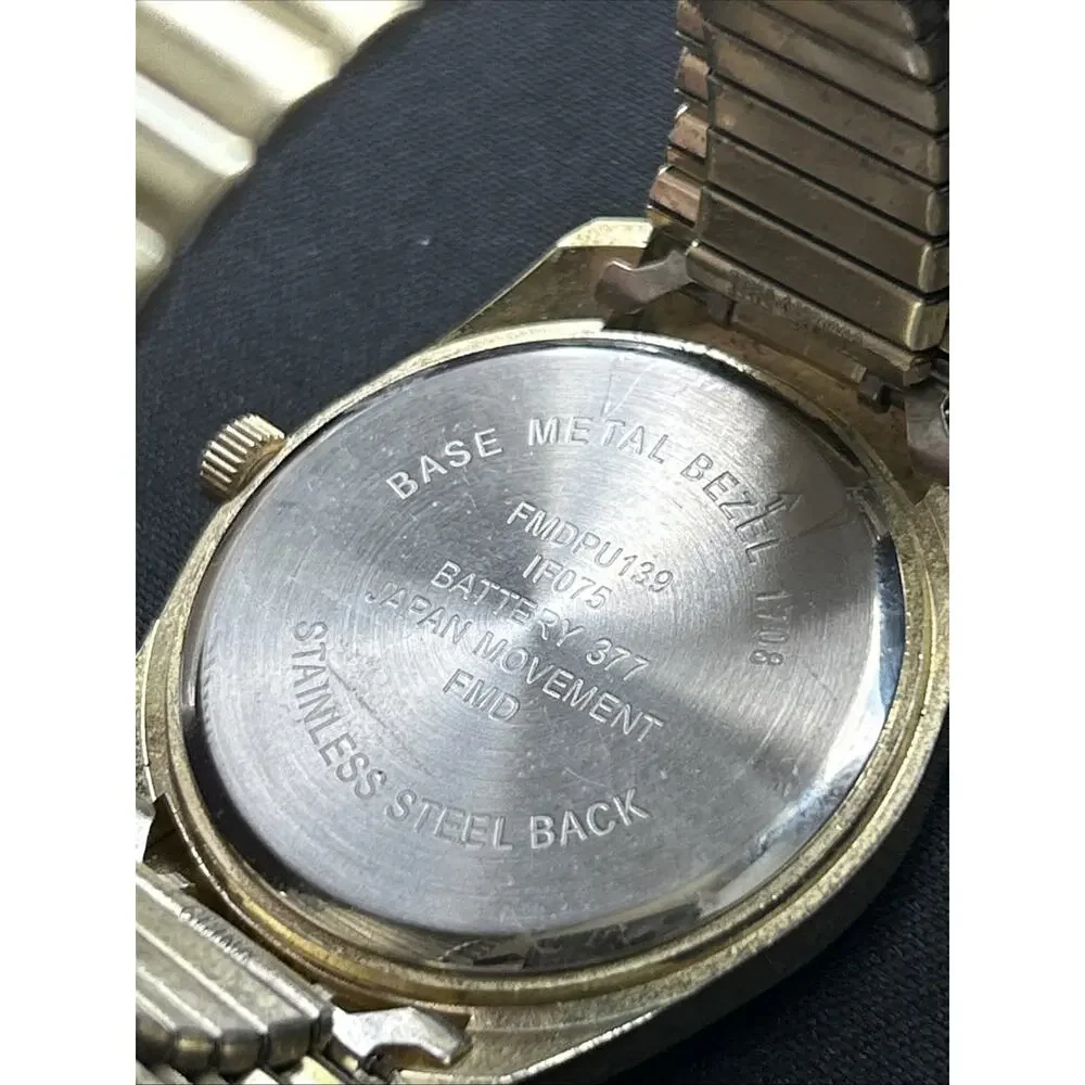 Unbranded gold tone